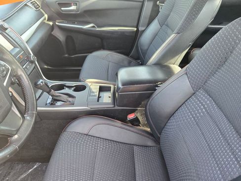 Used 2015 Toyota Camry SE image 12