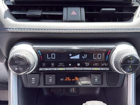 Used 2023 Toyota RAV4 SE w/ Convenience Package AWD/4WD image 27