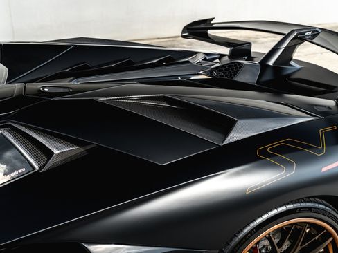 Used 2020 Lamborghini Aventador SVJ AWD/4WD image 24