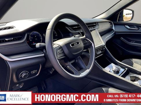 Used 2024 Jeep Grand Cherokee Altitude AWD/4WD image 17