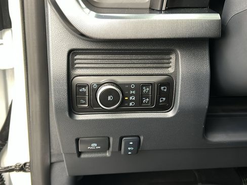 Used 2025 Ford F450 Platinum w/ FX4 Off-Road Package image 32