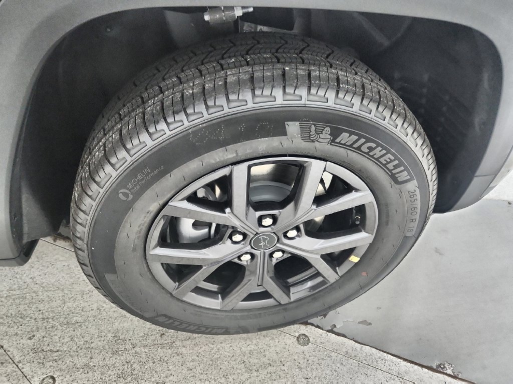 New 2027 Jeep Grand Cherokee Altitude AWD/4WD image 35