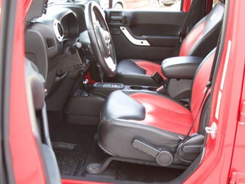 Used 2015 Jeep Wrangler Unlimited Sahara AWD/4WD image 26
