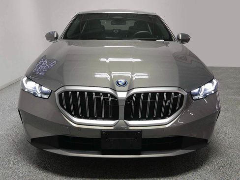 Used 2026 BMW i5 eDrive40 w/ Premium Package RWD image 2
