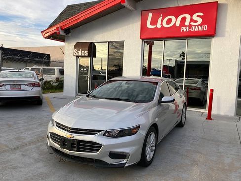 Used 2018 Chevrolet Malibu LT FWD image 3
