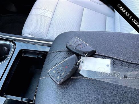 Used 2025 Chevrolet Traverse High Country FWD image 34