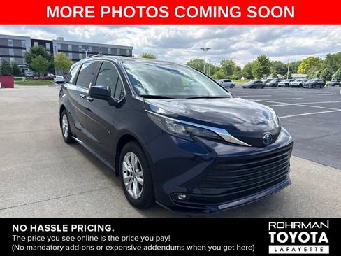 Used 2025 Toyota Sienna XLE w/ XLE Plus Package AWD/4WD image 4