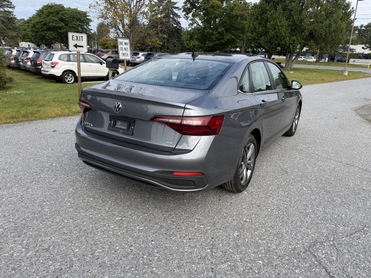 Used 2024 Volkswagen Jetta SE FWD image 5