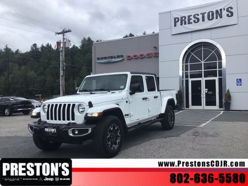 Used 2023 Jeep Gladiator Sport AWD/4WD image 1