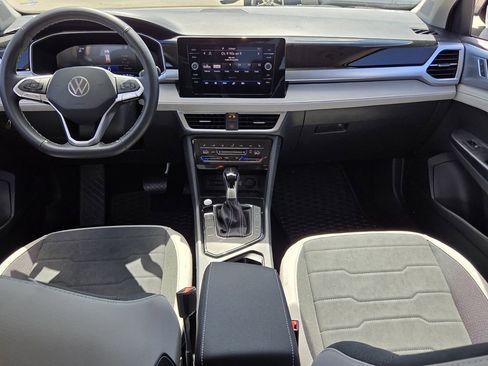 Used 2025 Volkswagen Taos SE FWD image 14