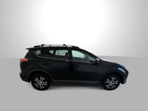 Used 2017 Toyota RAV4 LE AWD/4WD image 9