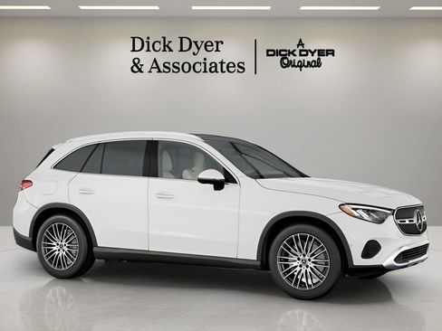 Used 2026 Mercedes-Benz GLC 300 image 2
