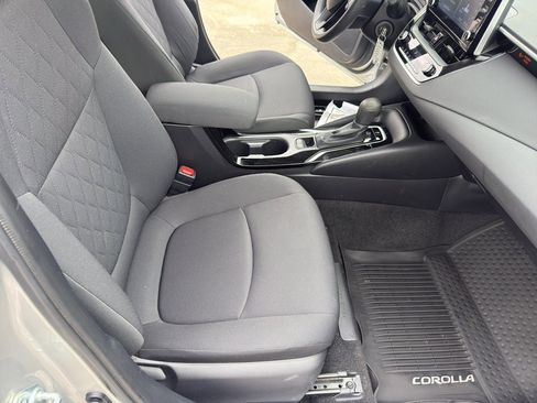 Used 2020 Toyota Corolla LE FWD image 25