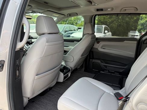 Used 2022 Honda Odyssey Touring image 11