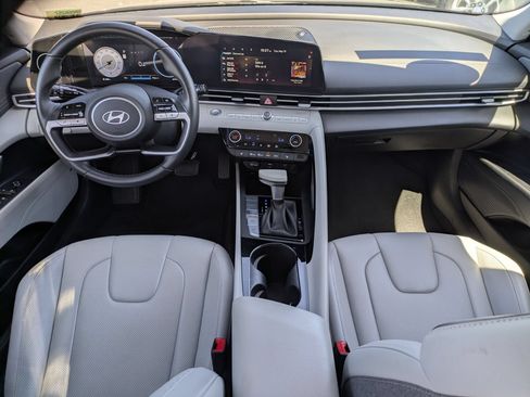 Certified 2025 Hyundai Elantra Limited FWD image 20