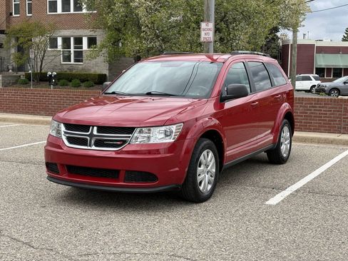 Used 2018 Dodge Journey SE FWD image 3