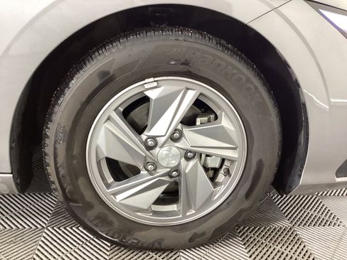 Used 2025 Hyundai Elantra SE image 13