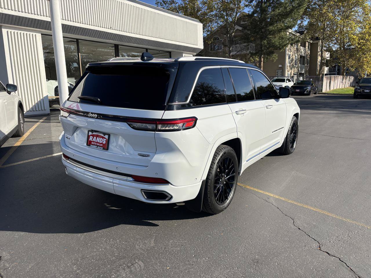 Used 2022 Jeep Grand Cherokee Summit w/ MOPAR Finishing Package AWD/4WD image 14