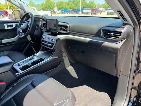 Used 2023 Ford Explorer XLT w/ Equipment Group 202A AWD/4WD image 7