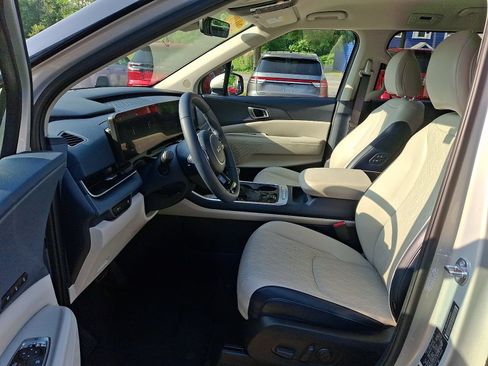 Used 2026 Kia Carnival EX FWD image 14