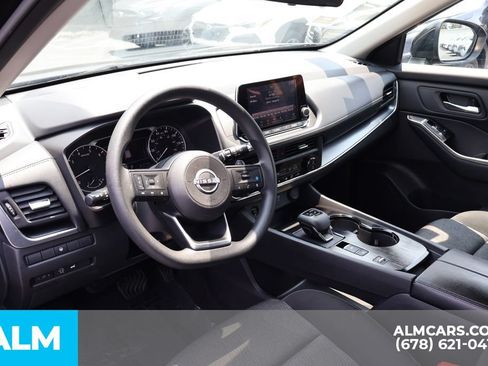 Used 2024 Nissan Rogue SV FWD image 9