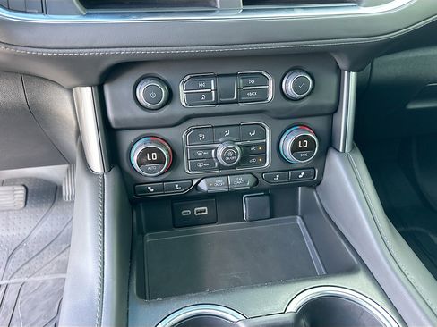 Used 2023 Chevrolet Tahoe Z71 w/ Luxury Package AWD/4WD image 16