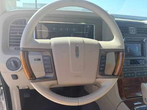 Used 2012 Lincoln Navigator L 2WD image 22
