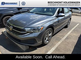 Used 2024 Volkswagen Jetta SE w/ Panoramic Sunroof Package FWD video 1