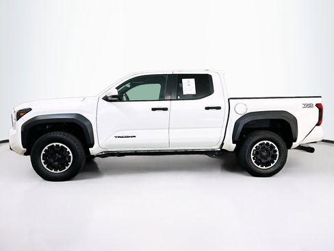 Used 2024 Toyota Tacoma TRD Off-Road AWD/4WD image 4