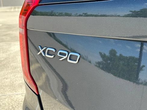 Certified 2022 Volvo XC90 T6 Momentum w/ Climate Package AWD/4WD image 39