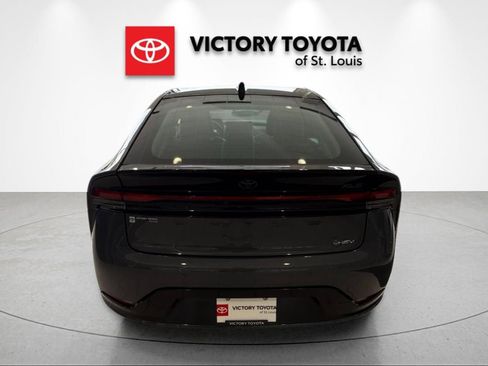 Used 2024 Toyota Prius XLE AWD/4WD image 4