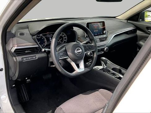 Certified 2025 Nissan Altima 2.5 SV FWD image 17