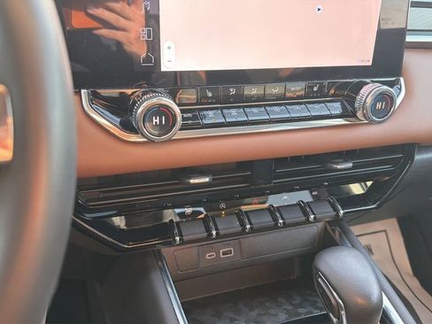 Used 2024 GMC Canyon AT4 w/ Technology Package image 32