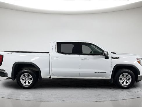 Used 2022 GMC Sierra 1500 SLE w/ Driver Alert Package II AWD/4WD image 4
