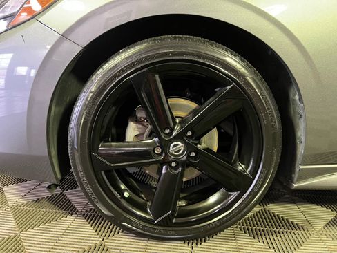 Certified 2023 Nissan Sentra SR w/ Midnight Edition Package FWD image 10