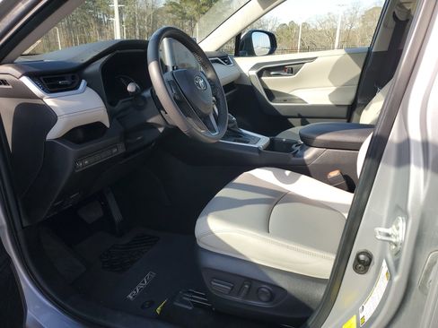 Used 2023 Toyota RAV4 XLE Premium image 18