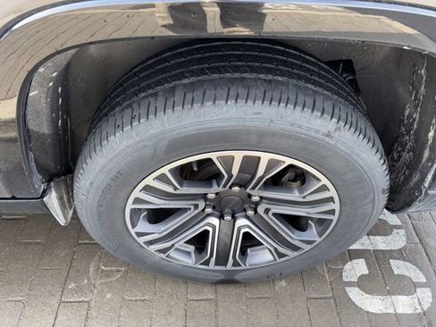 Used 2023 Jeep Wagoneer L Series II image 4