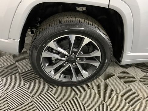 Used 2024 Jeep Grand Cherokee Overland w/ Luxury Tech Group IV image 49