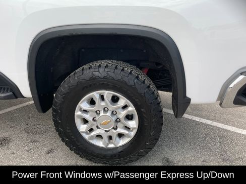 Used 2021 Chevrolet Silverado 2500 LTZ w/ LTZ Convenience Package image 9