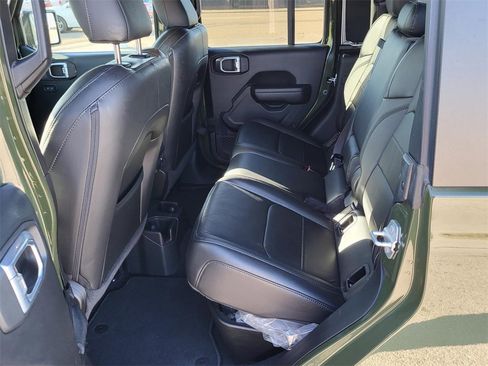 Used 2021 Jeep Gladiator Sport image 12