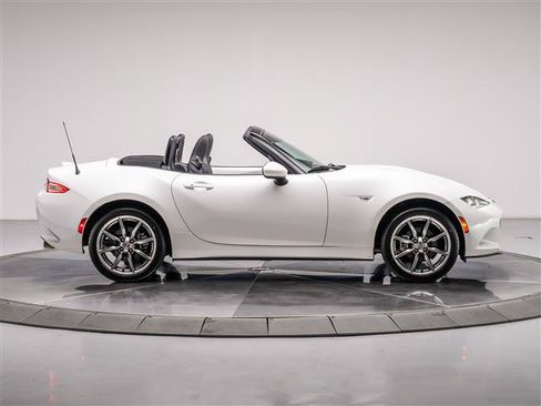 Used 2023 MAZDA MX-5 Miata Grand Touring RWD image 6