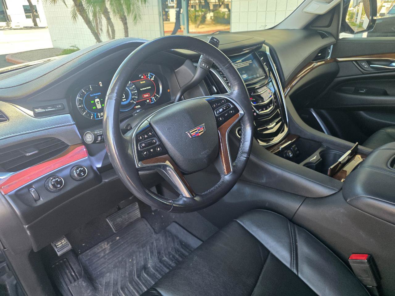 Used 2019 Cadillac Escalade ESV Luxury AWD/4WD image 7