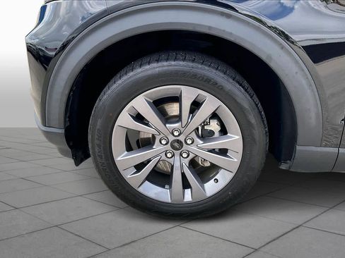 Used 2022 Ford Explorer XLT w/ Equipment Group 202A image 11