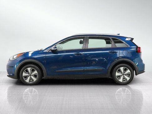 Used 2018 Kia Niro EX FWD image 2