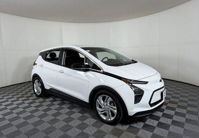 Used 2022 Chevrolet Bolt LT FWD image 1