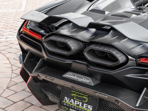 Used 2024 Lamborghini Revuelto AWD/4WD image 11