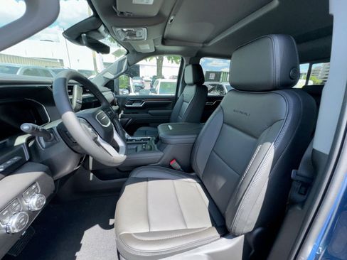 New 2026 GMC Sierra 3500 Denali w/ Denali Reserve Package AWD/4WD image 13