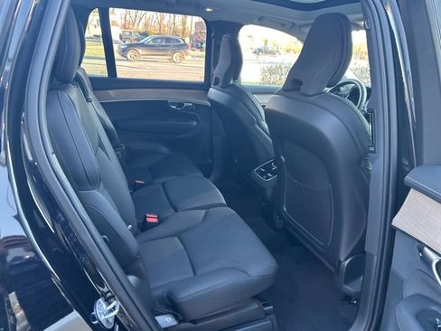 Used 2025 Volvo XC90 B6 Plus image 13
