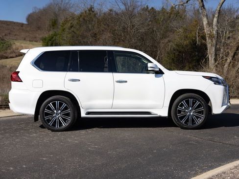 Used 2020 Lexus LX 570 4WD w/ Luxury Package image 10