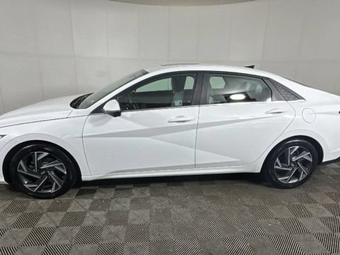 Used 2024 Hyundai Elantra Limited FWD image 5